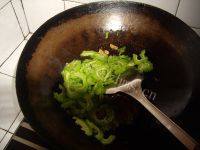 「DIY美食」苦瓜炒肉片做法图解8)