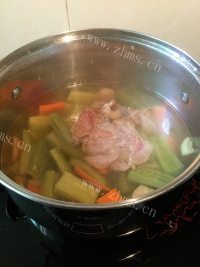 家常菜苦瓜瘦肉汤做法图解5)