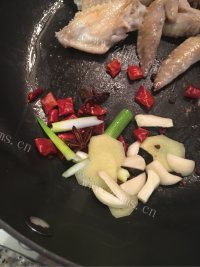妈妈最爱的红烧鸡翅做法图解9)