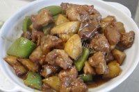 鲜香的土豆焖排骨