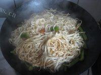 味道不错的豆角焖面做法图解14)