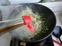 垂涎欲滴的豆芽炒韭菜做法图解7)