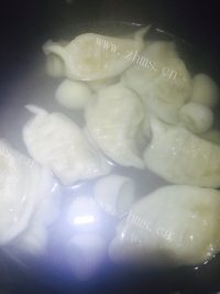 美味的酸汤水饺做法图解4)