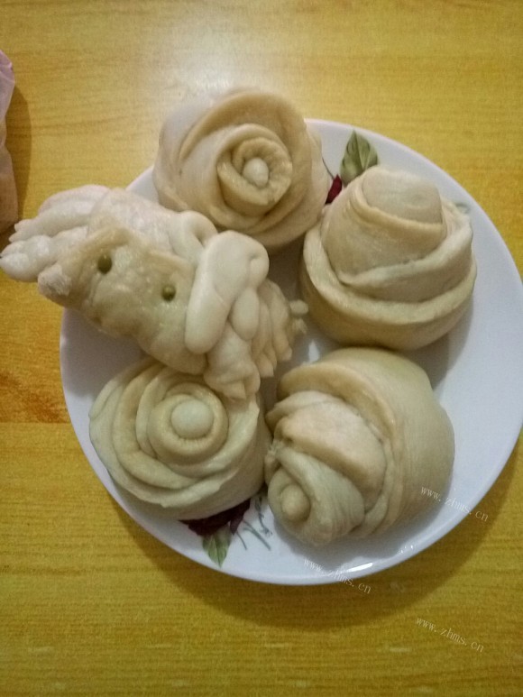回味无穷的玫瑰花馒头