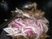 家常菜洋葱爆牛肉做法图解3)