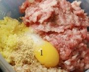 美味的鲜肉香菇锅贴做法图解1)