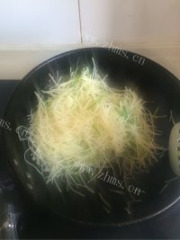 家常菜酸辣土豆丝做法图解5)