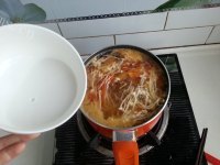 美味的金针菇鸡蛋汤做法图解4)