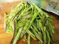 家常菜扁豆炒肉丝做法图解4)