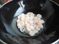 绿色食物之虾仁炒蛋做法图解6)
