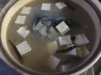 喷香的鱼头豆腐汤做法图解9)