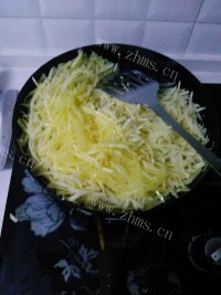 独特的醋溜土豆丝做法图解4)