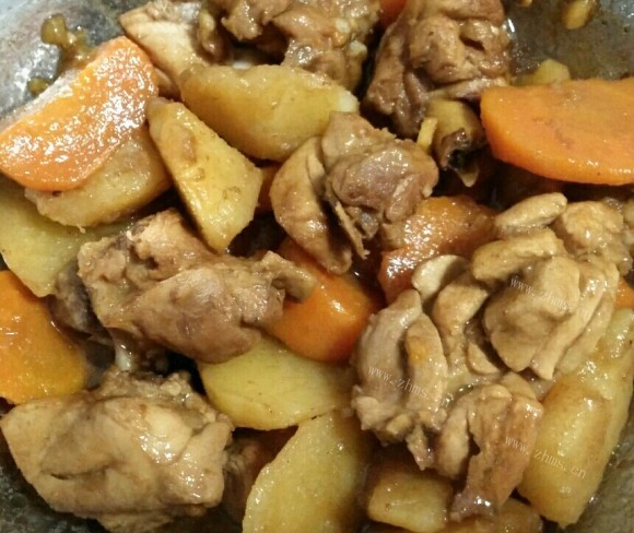 咸甜适中的鸡腿炖土豆