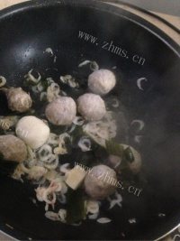 美味的鱼丸紫菜汤做法图解5)