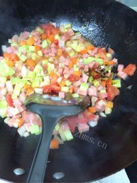 美味的炒米饭做法图解7)