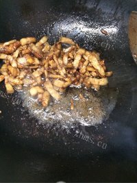 家常菜蒜薹炒肉做法图解4)