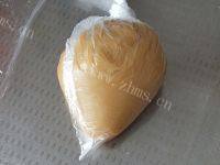 甜香的广式莲蓉蛋黄月饼做法图解5)