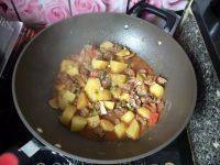 家常土豆烧羊肉做法图解12)