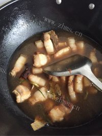 家常菜红烧五花肉做法图解6)