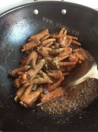 喷香的红烧鸡爪做法图解11)