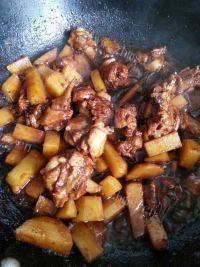 家常菜鸭腿炖土豆