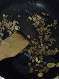 肉末炒蘑菇做法图解3)