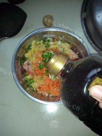 自己做的酸菜馅饺子做法图解3)