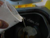 诱人的毛毛虫面包做法图解2)