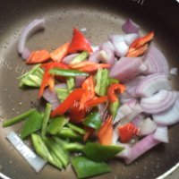 家常菜双椒牛肉做法图解5)