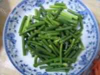 家常菜蒜薹炒香肠做法图解4)