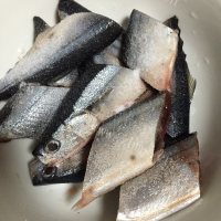 家常菜红烧秋刀鱼做法图解1)