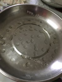 美味可口红萝卜韭菜饺子做法图解5)