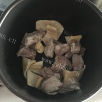 回味无穷的榴莲壳排骨汤做法图解5)