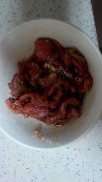 家常菜蒜苔炒牛肉做法图解2)