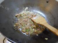美味的肉末蒸豇豆做法图解12)