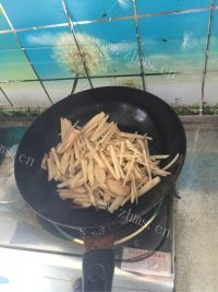 香甜可口的炒土豆丝做法图解3)