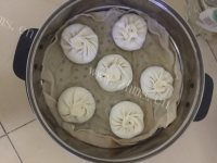 自制猪肉西葫芦包子做法图解6)