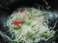 香气逼人的清炒豆芽