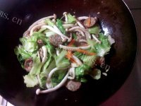 私房美食香肠烩卷心菜做法图解7)