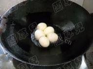 家常菜虎皮蛋烧肉做法图解3)