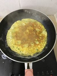 喷香的土豆鸡蛋饼做法图解6)
