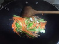 家常菜芹菜炒肉做法图解9)