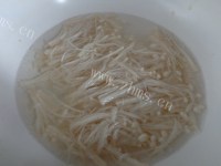诱人的凉拌金针菇做法图解6)