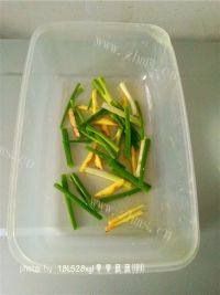 美味的微波番茄虾做法图解7)