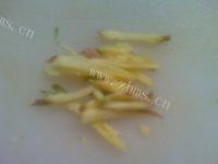 肉丝炒芹菜自制做法图解5)
