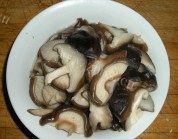 家常菜香菇炒西兰花做法图解2)