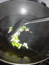 家常菜苦瓜炒肉丝做法图解7)