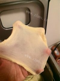 口感不错的黑芝麻小餐包做法图解4)