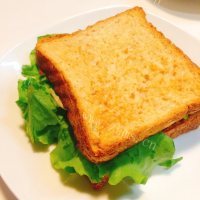 可口的烤鸡胸肉三明治做法图解9)