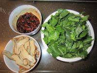 家常菜芹菜香干炒肉丝做法图解2)